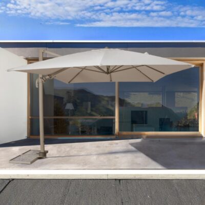 ombrellone Saragozza 3x3 a braccio Bizzotto con telo color sabbia e struttura in alluminio (1)